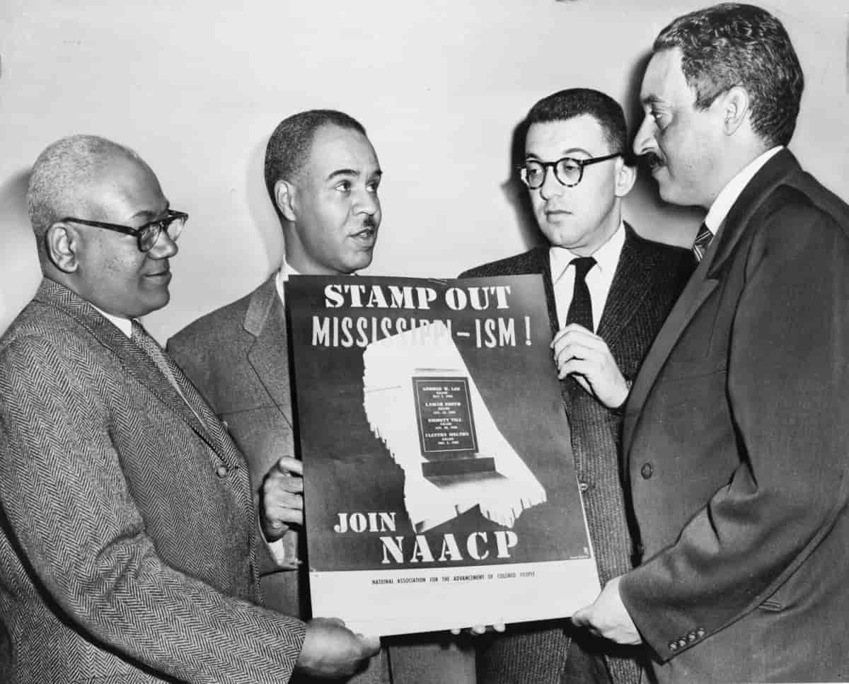 NAACP-ledere med plakater