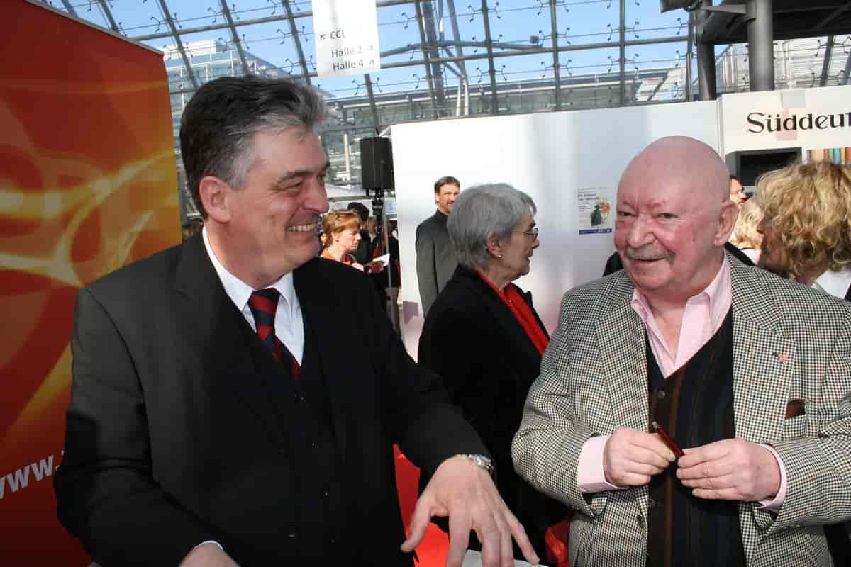 Günter Kunert (til høyre) i samtale med Carl-Ludwig Paeschke (2008)