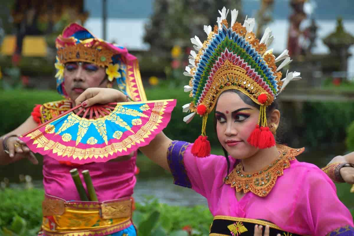 To indonesiske dansere