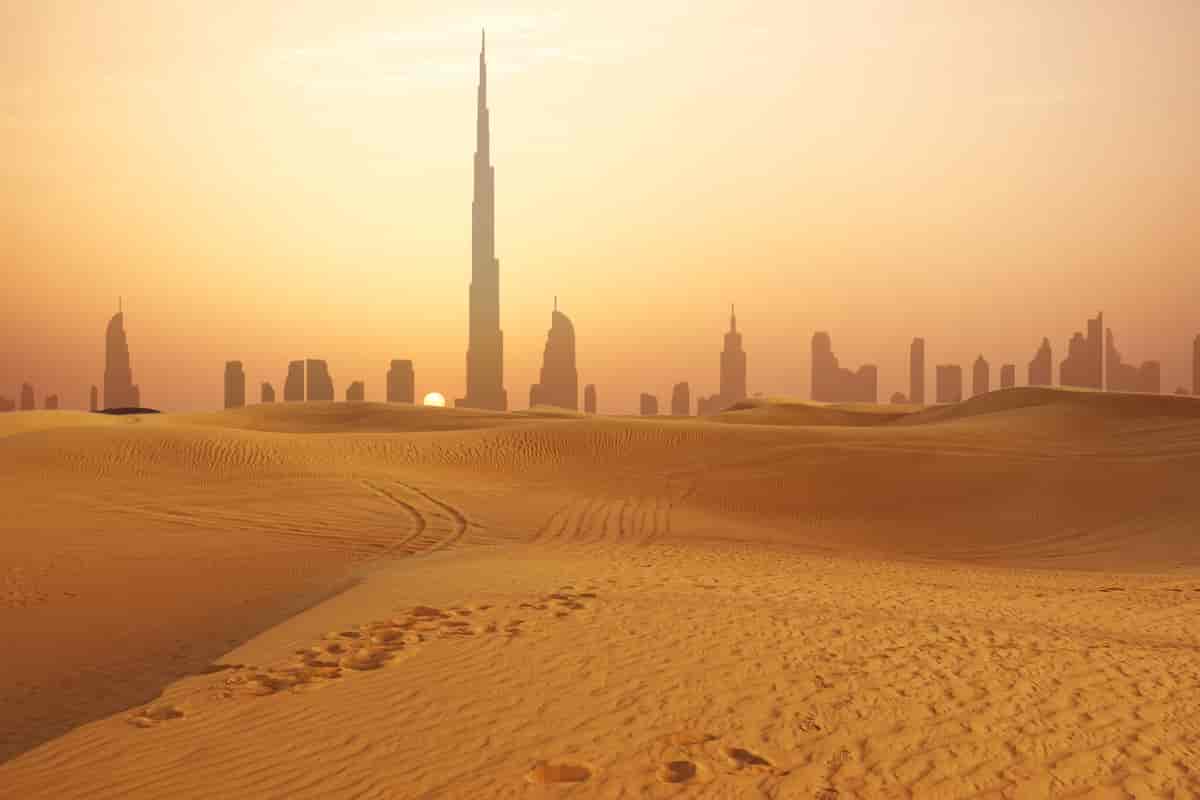 Dubai by sett fra ørkenen
