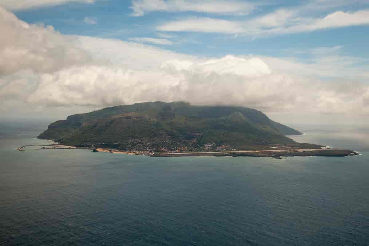 Annobón er en øy og en av Ekvatorial-Guineas provinser.