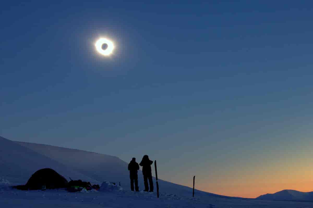 Total solformørkelse på Svalbard i 2015