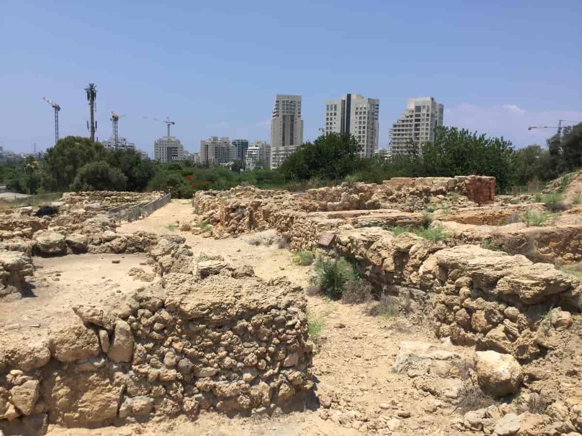 Tell Qasile, ruiner etter filisterby i utkanten av dagens Tel Aviv.