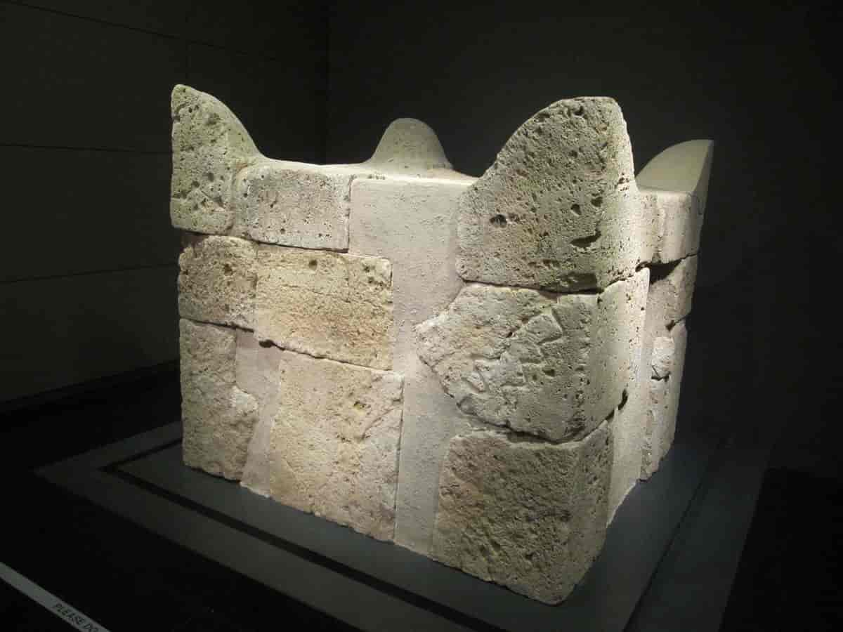 Rekonstruksjon av alter fra Be´er Sheva, Israel (700-tallet fvt.) Israel Museum, Jerusalem.