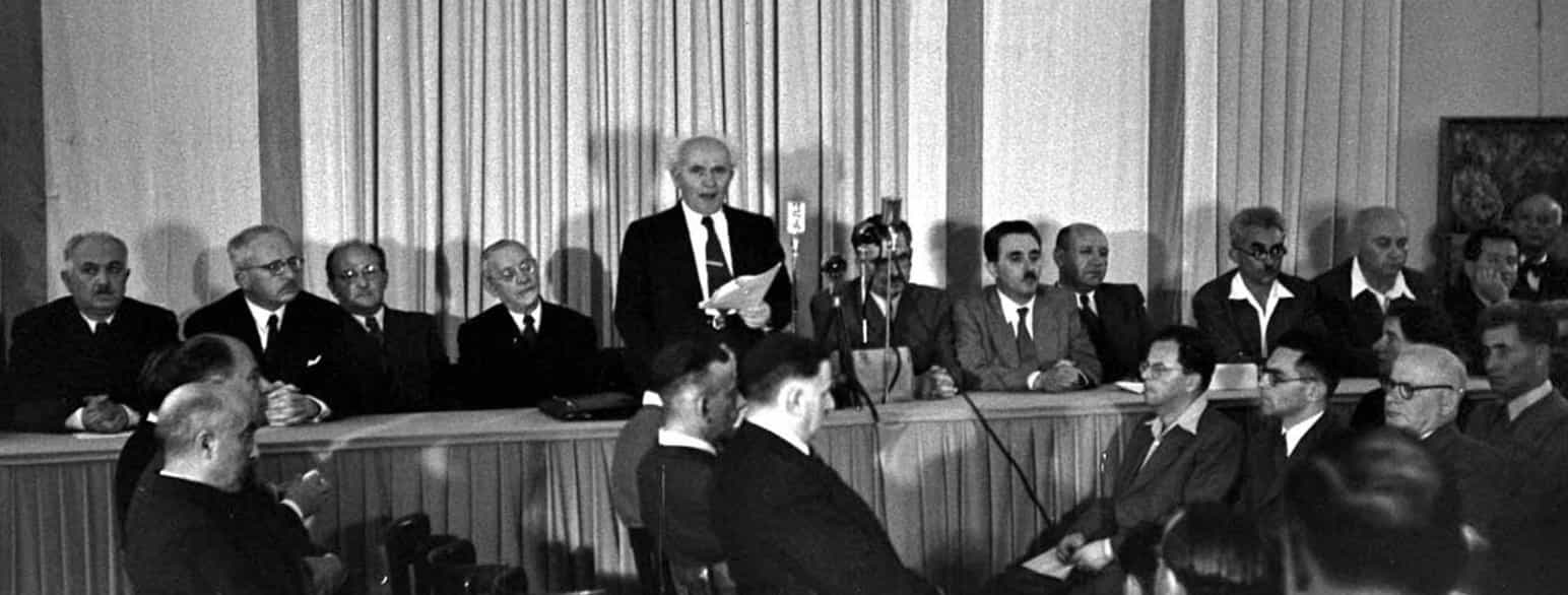 David Ben Gurion proklamerer staten Israels opprettelse 14. mai 1948.