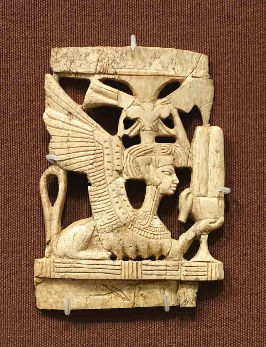 Kvinnelig sfinks av elfenben fra Megiddo (cirka 1300– 1150 fvt.)