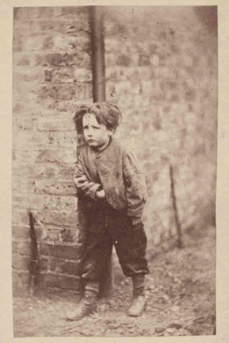 Barnardo fotograferte hjemløse barn i London.
