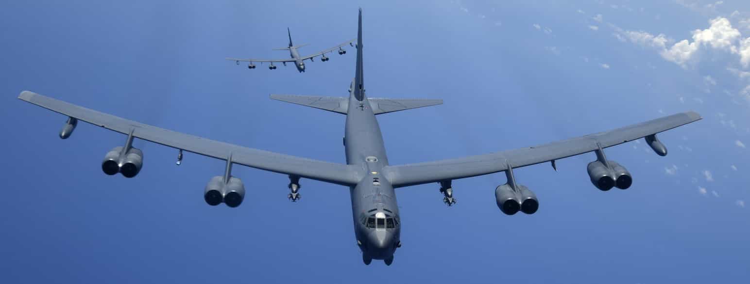 To B-52H Stratofortress over Stillehavet