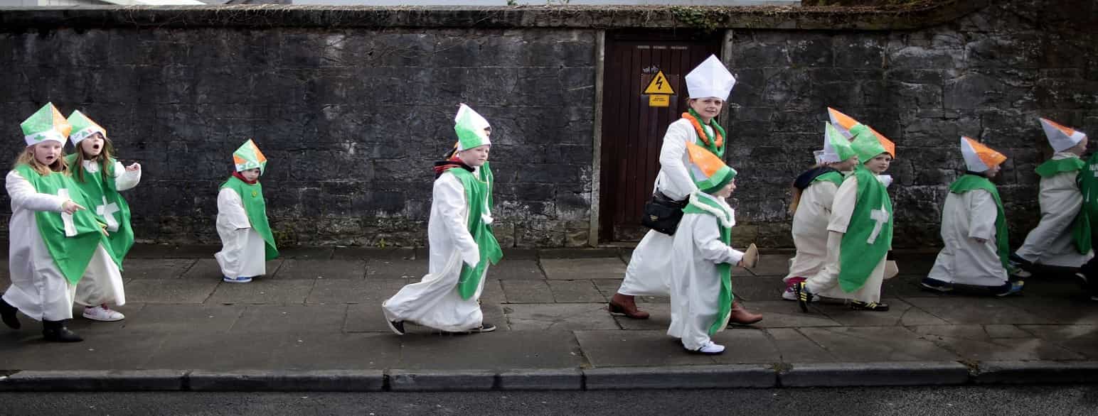Barn utkledd som St. Patrick i Limerick, Irland, 17. mars 2013