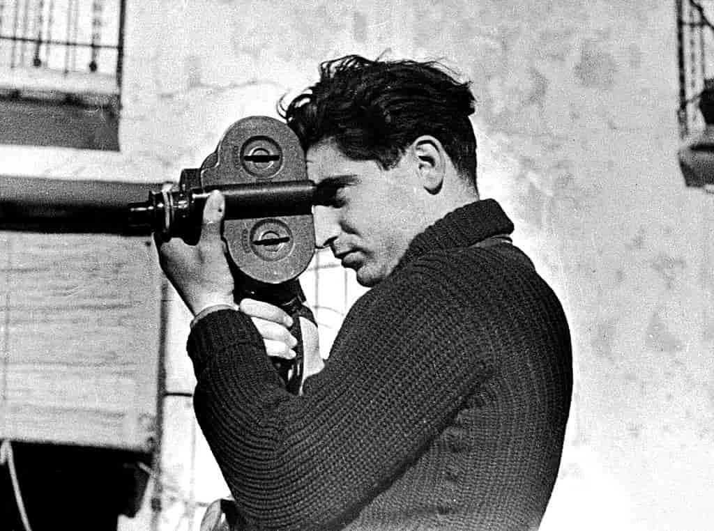 Robert Capa med filmkamera, 1937