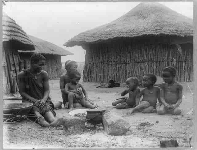 Kvinne og barn i Bulawayo, Rhodesia