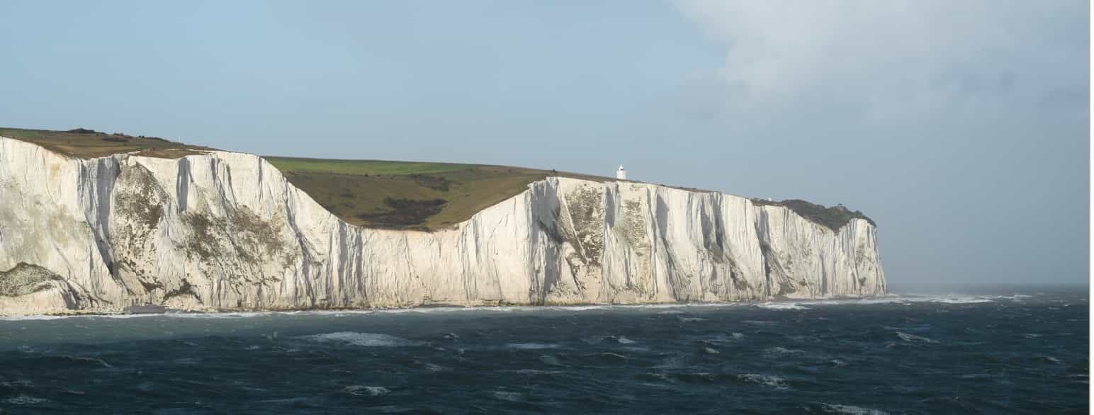 De berømte hvite klippene ved Dover i England består av bergarten kritt og er dannet i kritt-tiden.