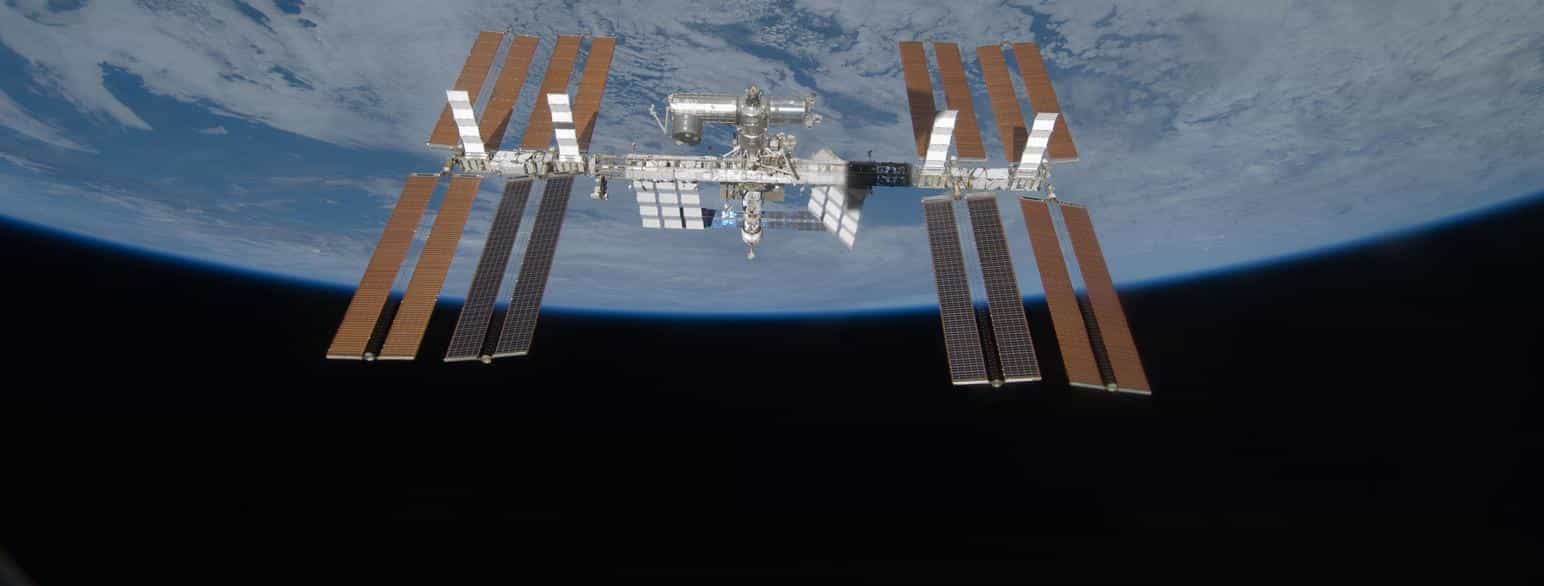 ISS sett fra romferga Discovery