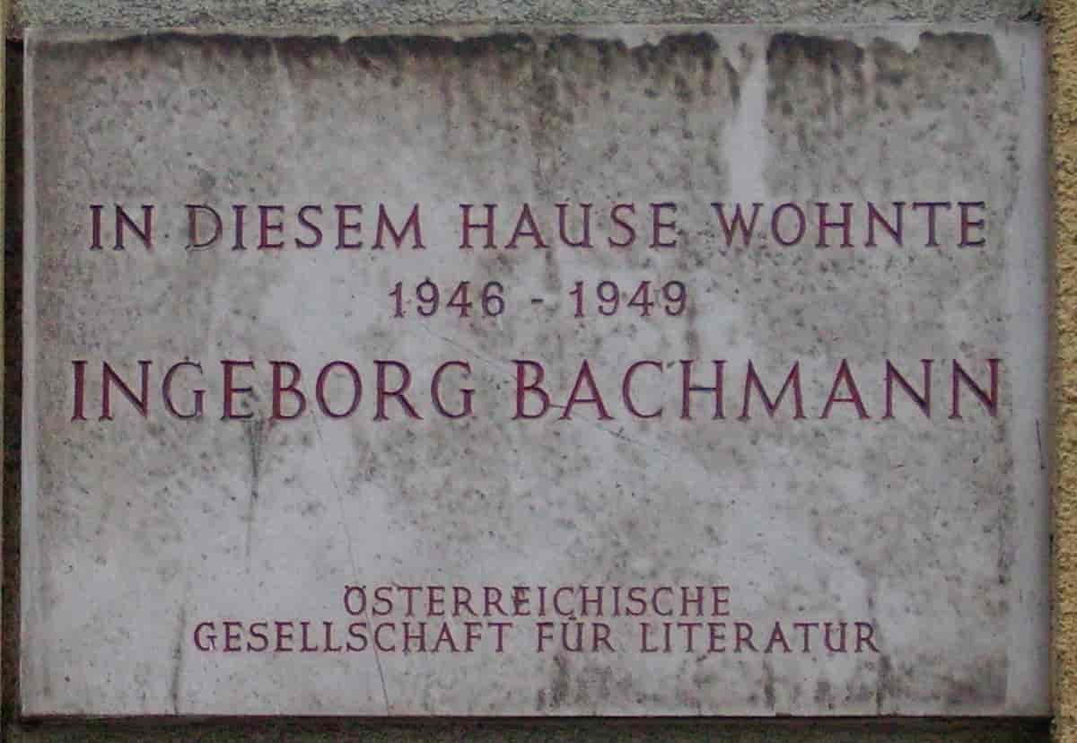 Minnetavle på huset i Wien hvor Ingeborg Bachmann bodde 1946-1949.