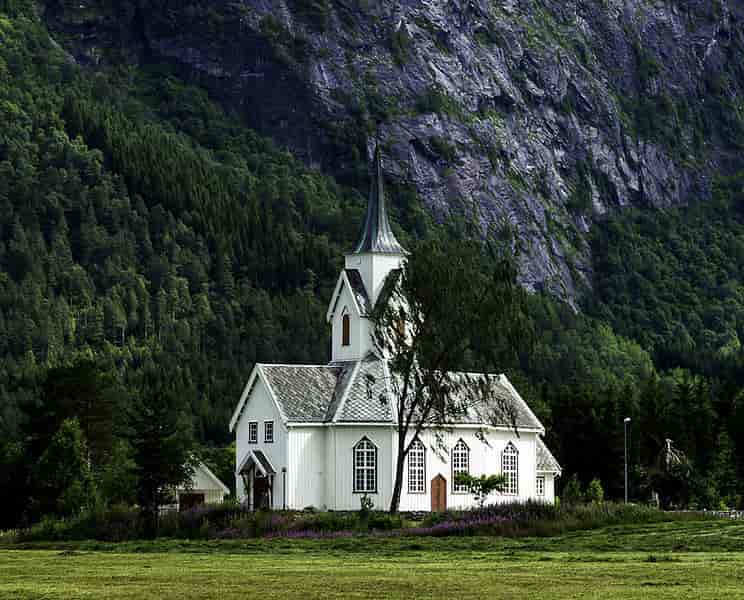 Sira kirke i Eresfjord er en av tre sognekirker i den tidligere kommunen