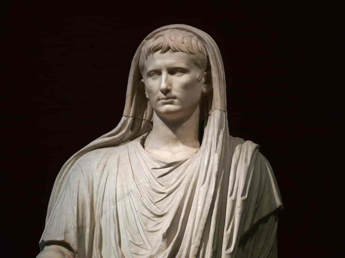 Octavian skulptur