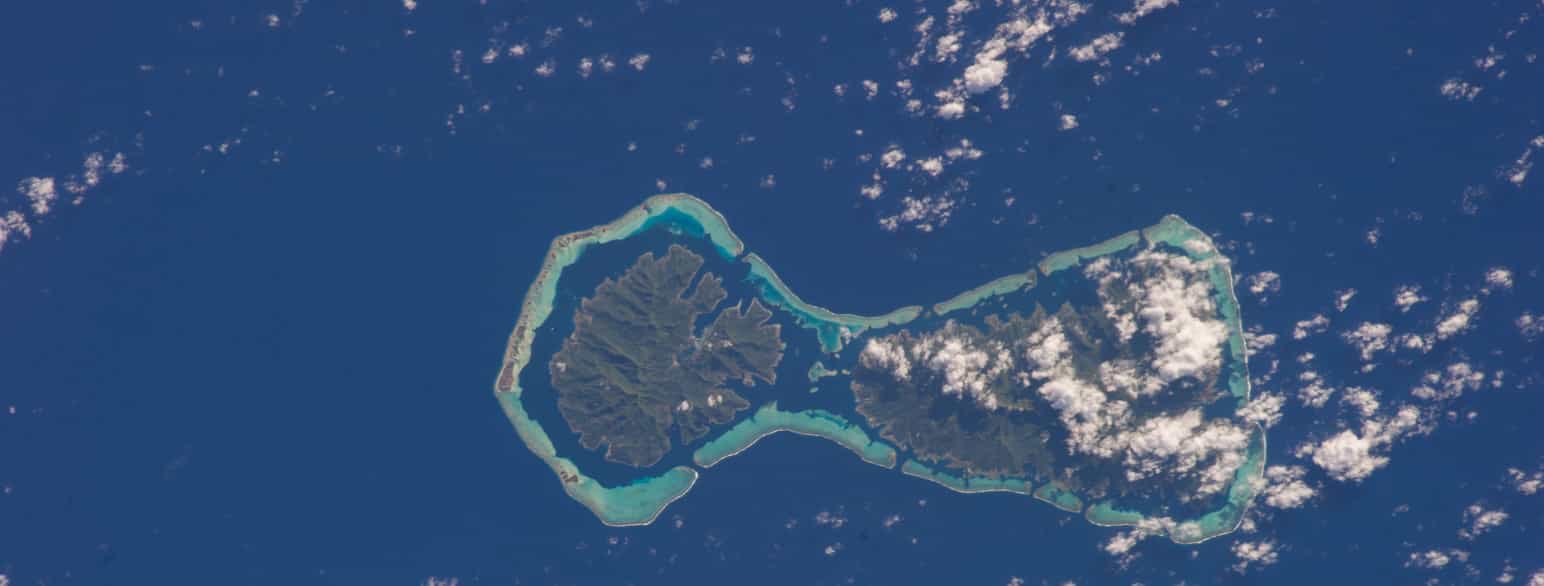 Øyer med omliggende atoll i Fransk Polynesia, Stillehavet
