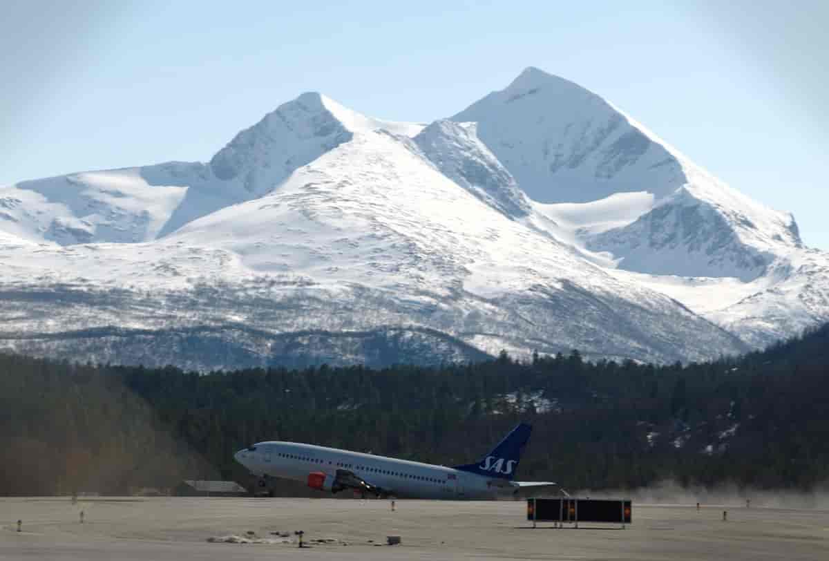 Take off fra Bardufoss med Boeing 737 fra SAS