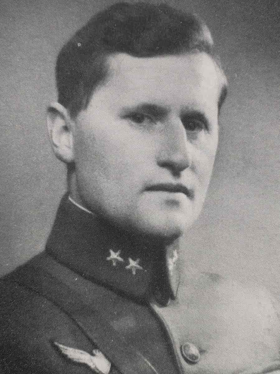 Generalløytnant Paal Frisvold fotografert som løytnant i 1939