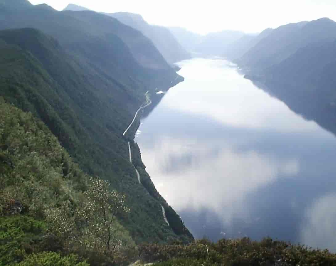 Dalsfjorden sett innover fra Kornbergsfjellet på østsiden