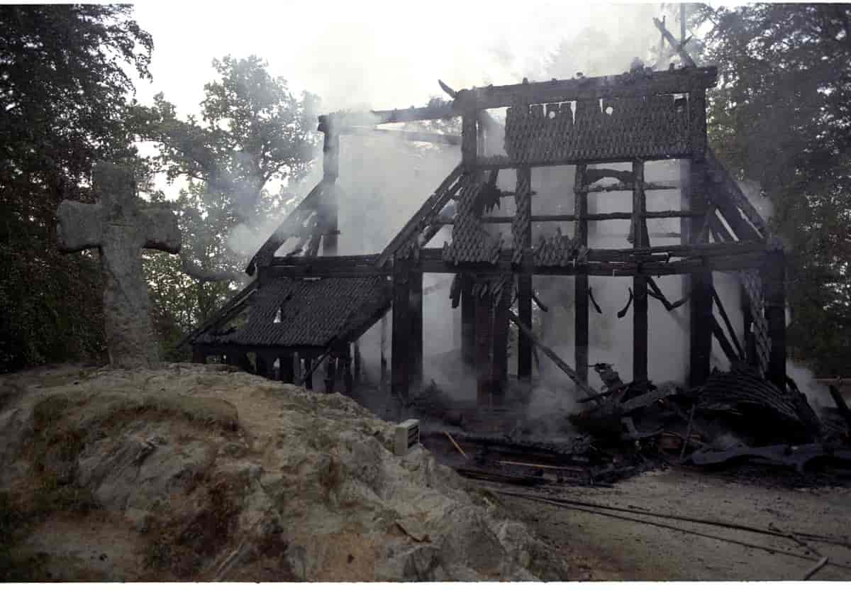 Fantoft stavkirke ble totalskadet etter en brann pinseaften 1992