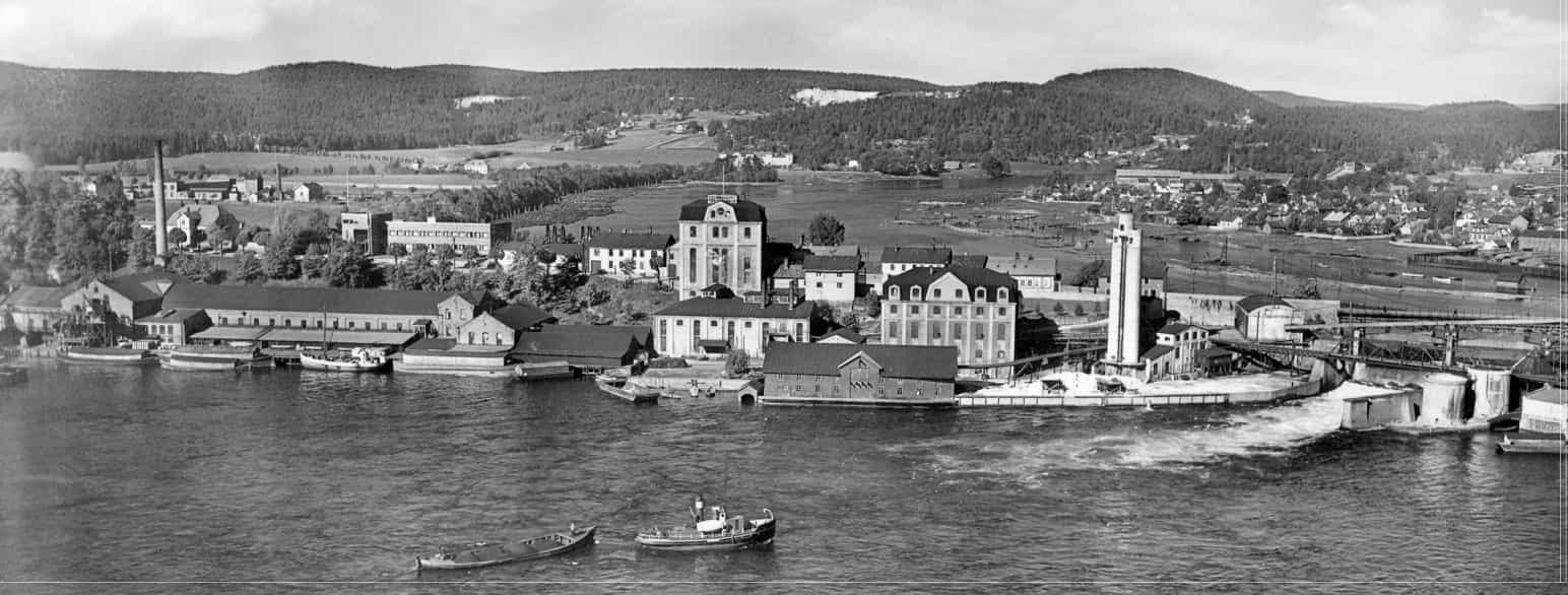 Skien havn mot Klosterøya og fabrikkanlegget til Union Co, antakelig i 1930-åra