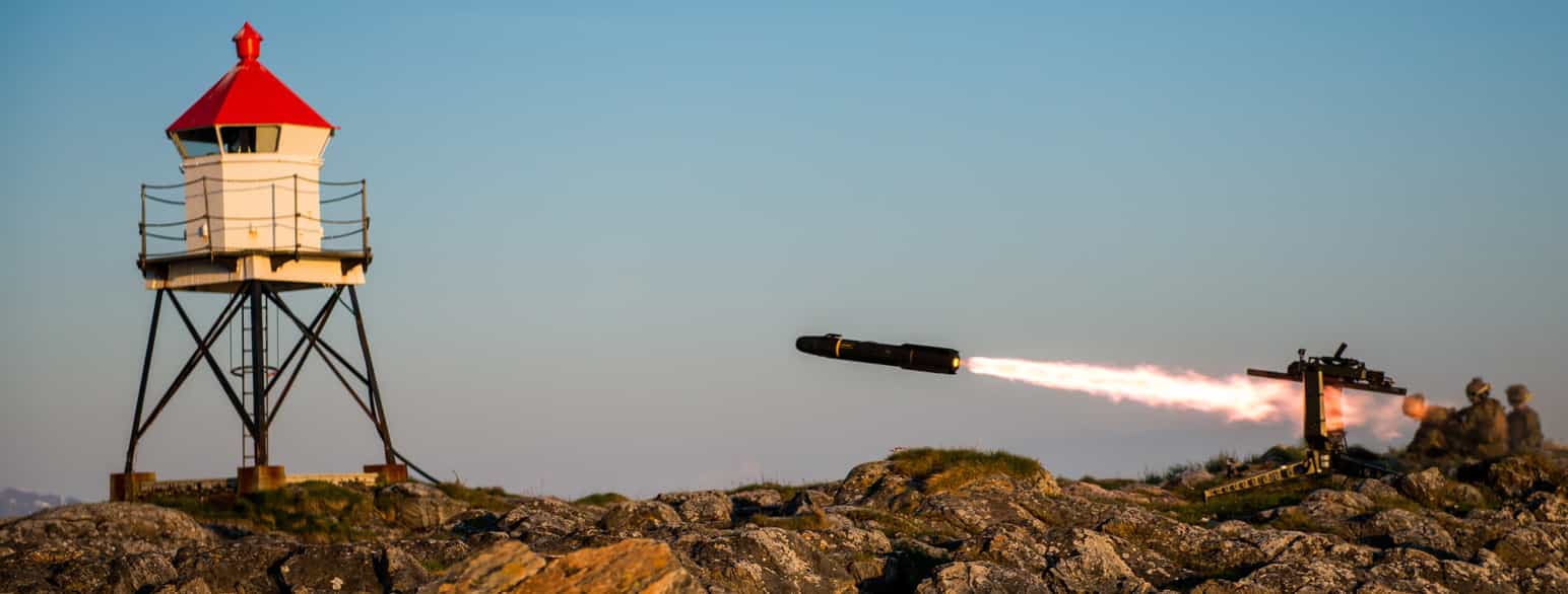 Kystjegerkommandoen og Taktisk Båtskvadron fyrer av et Hellfire-missil under en øvelse på Andøya