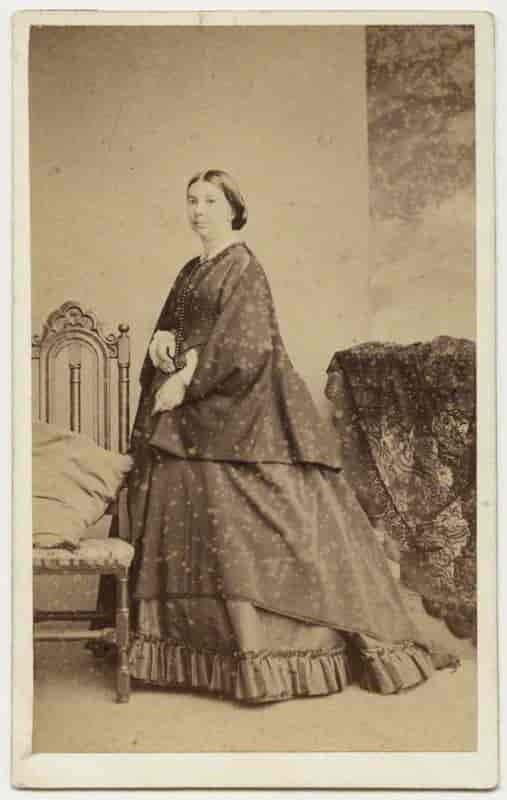 Oliphant cirka 1860-talet. National Portrait Gallery.