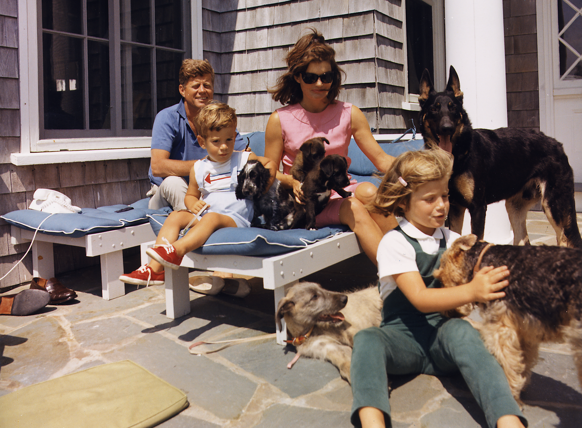 Jackie og John F. Kennedy med barna