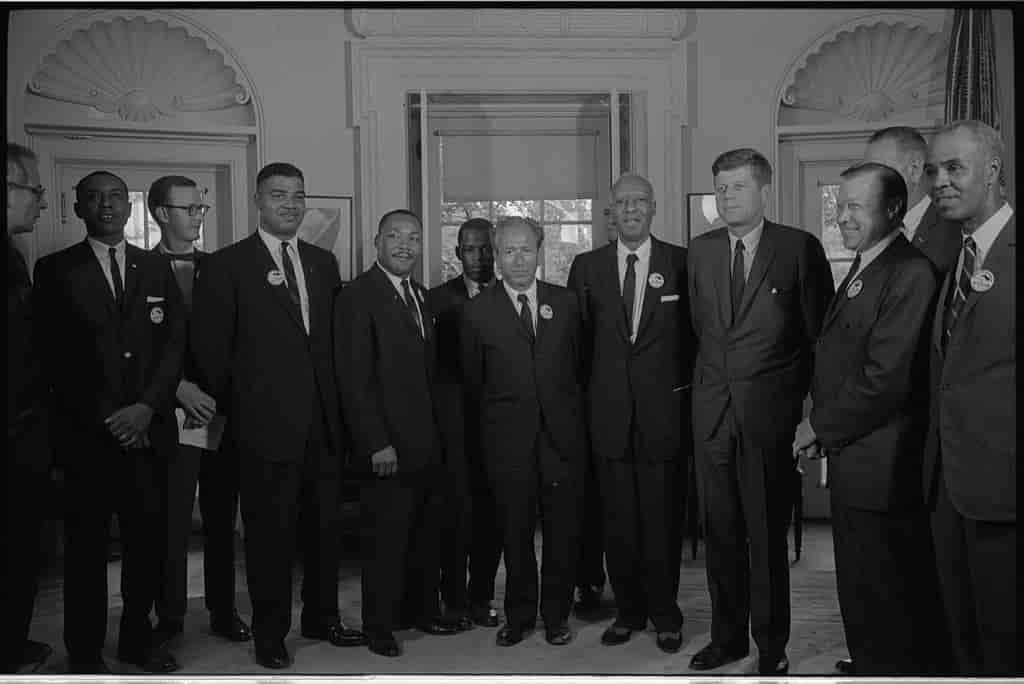 Kennedy med borgerrettighetsforkjempere