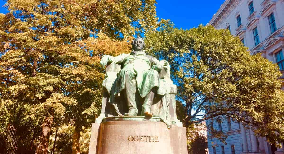 Goethe-statue av Edmund von Hellmer (1850-1935) i Wien (ved Burggarten), statuen ble reist i 1900.