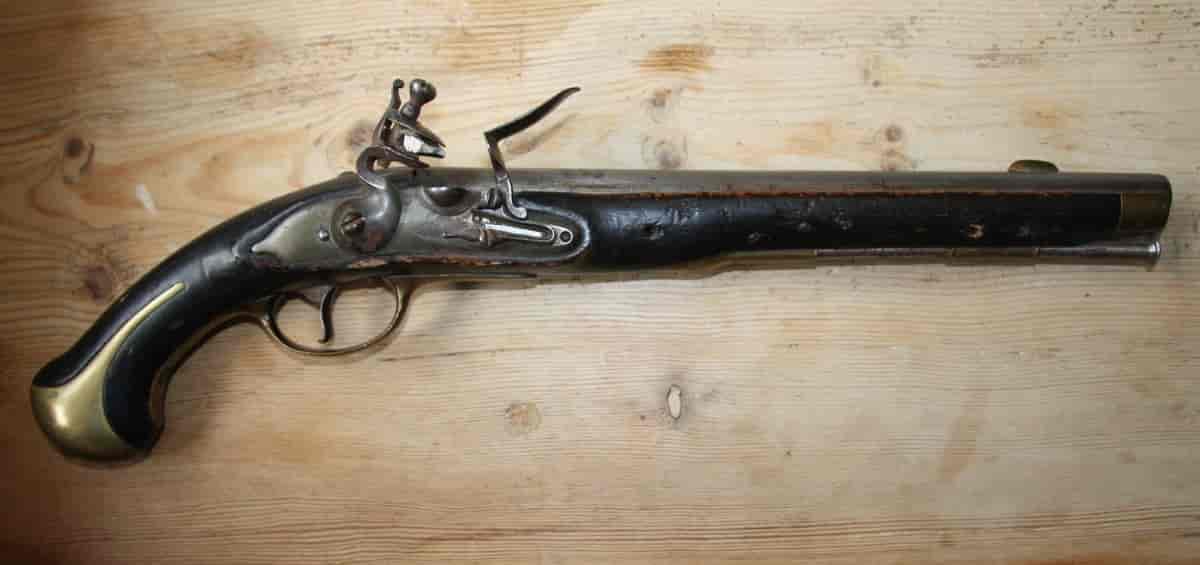 Flintlåspistol fra 1772.