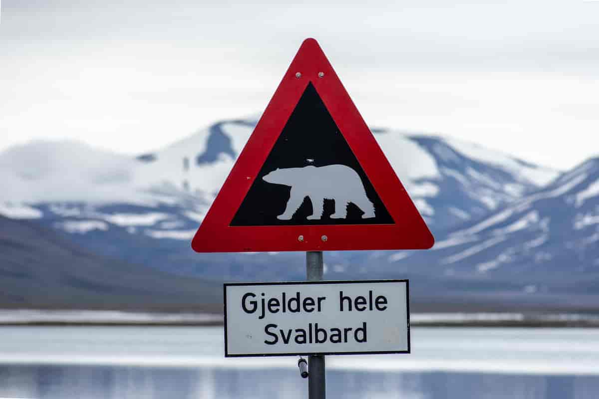 Fareskilt på Svalbard
