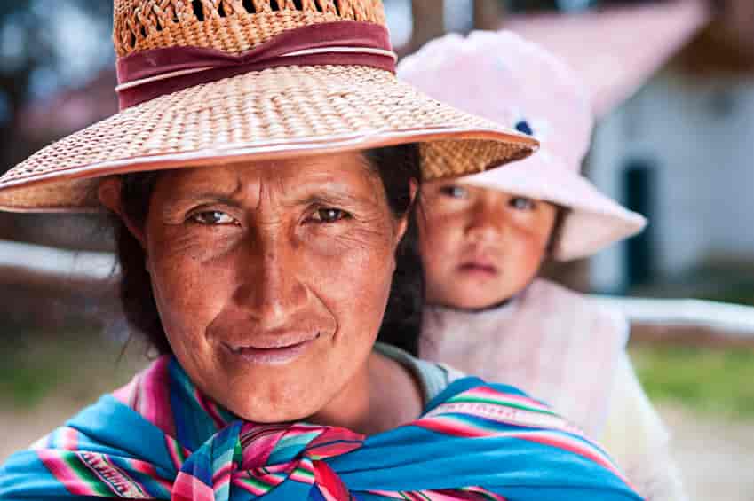 Kvinne og barn, Isla del Sol, Bolivia