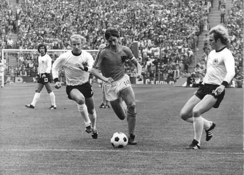 Cruyff under VM finalen i 1974 da Nederland møtte Vest-Tyskland på Olympiastadion i München