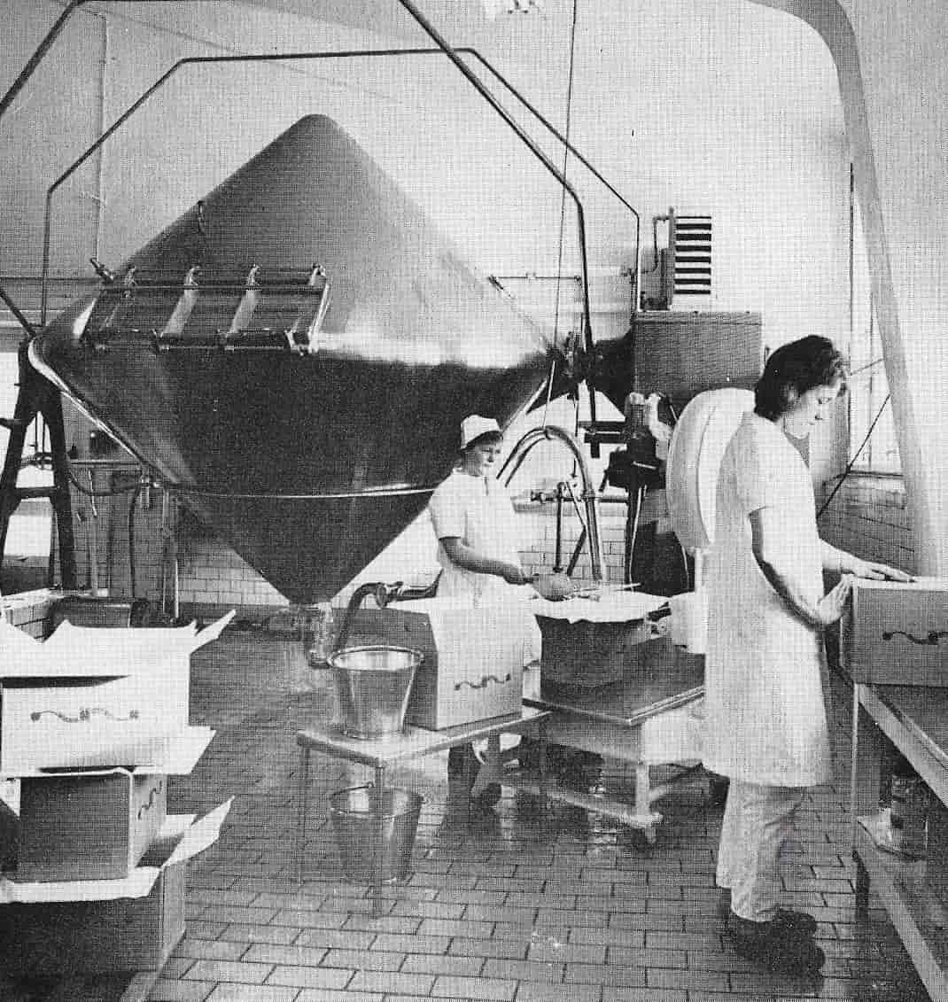 Smørproduksjon ved Rissa Meieri først på 1970-tallet.