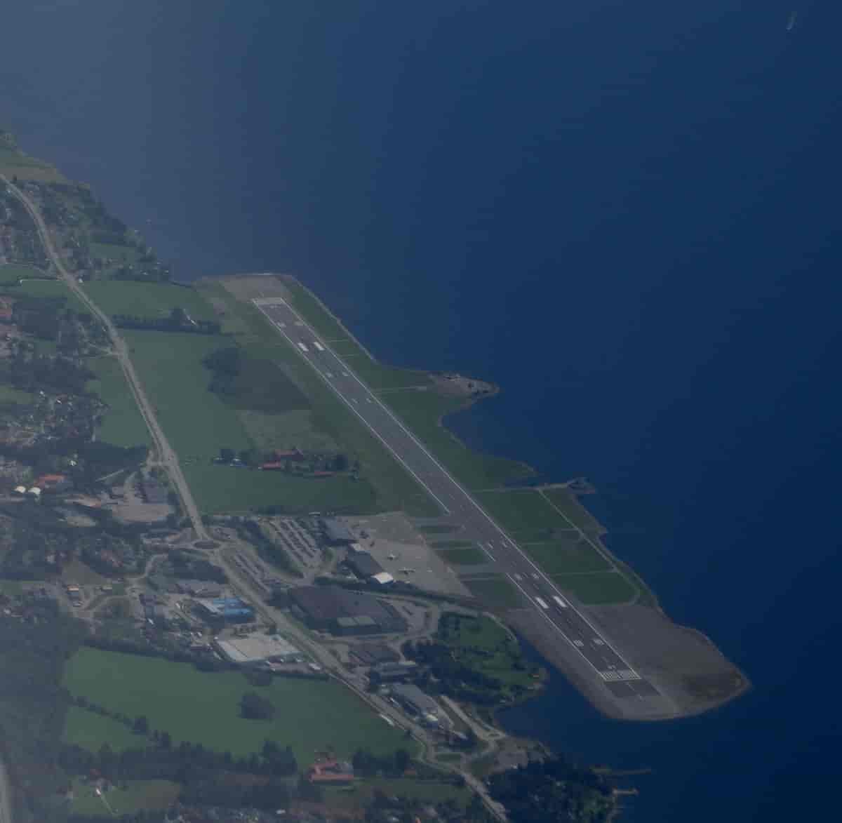 Molde lufthavn, Årø (fotoutsnitt)