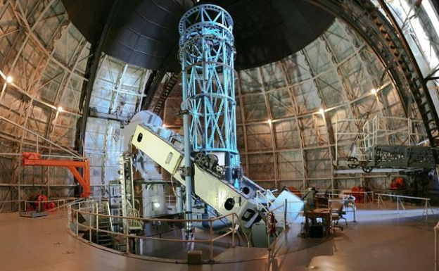 Hooker-teleskopet under sin beskyttende kuppel ved Mount Wilson observatoriet.