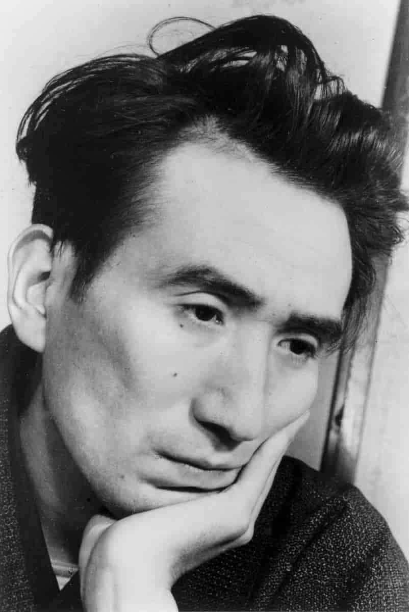 Osamu Dazai, fotografert i 1948.