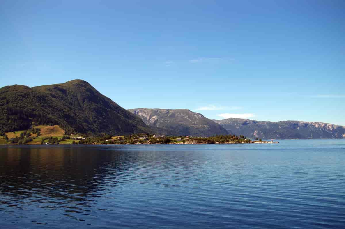 Risnefjorden sett mot Brekke.