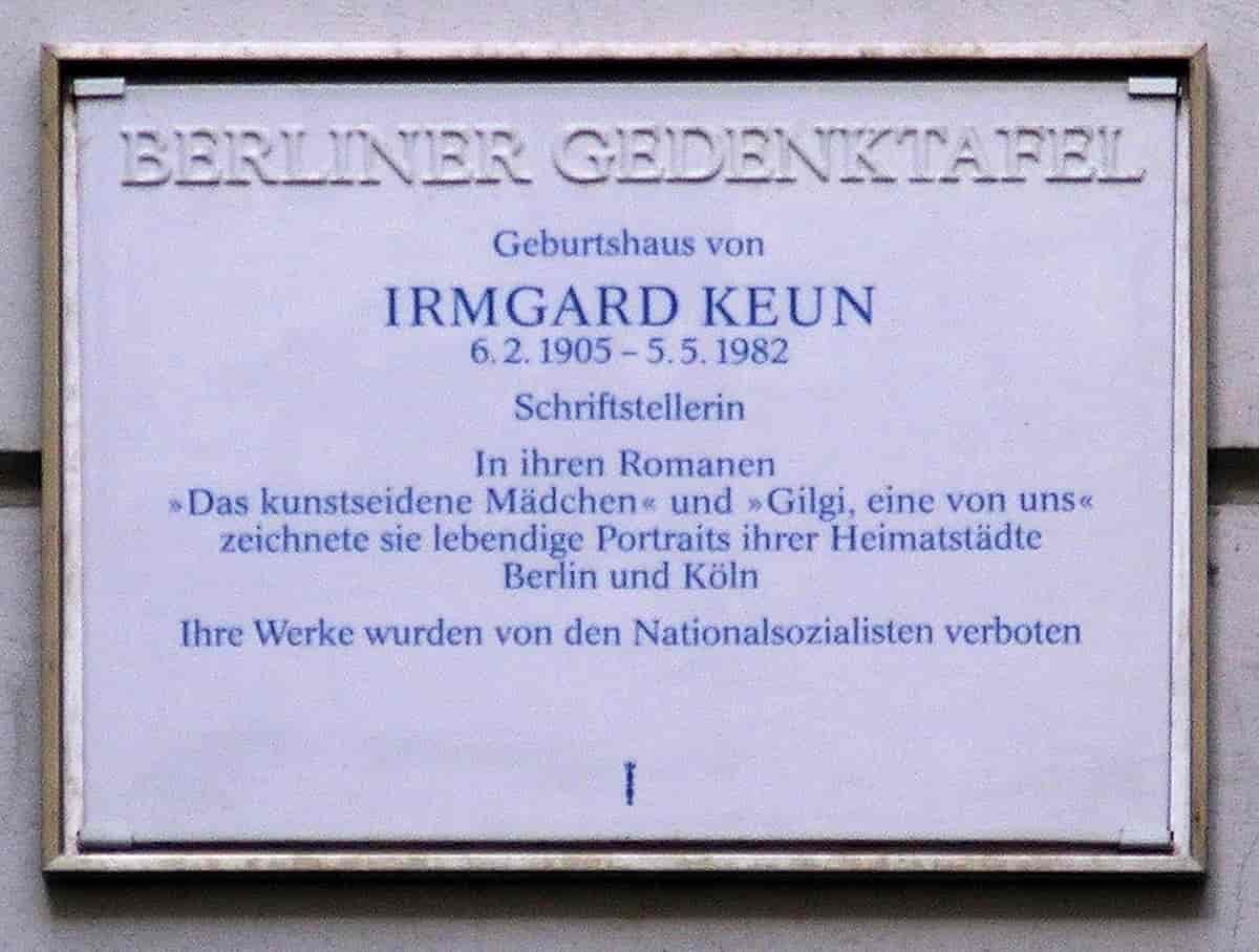 Minnetavle på huset Meinekestraße 6 i Berlin hvor Irmgard Keun ble født