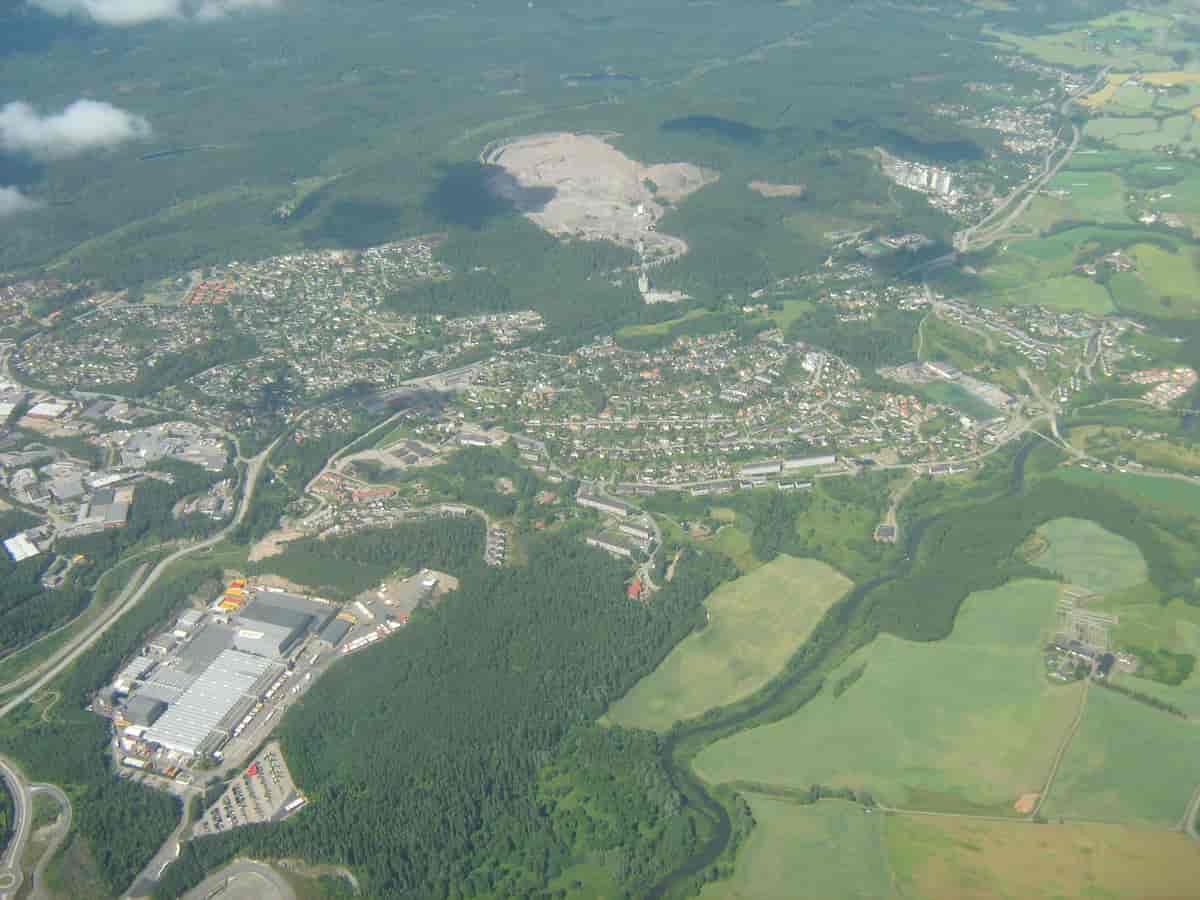 Flyfoto over Slattum