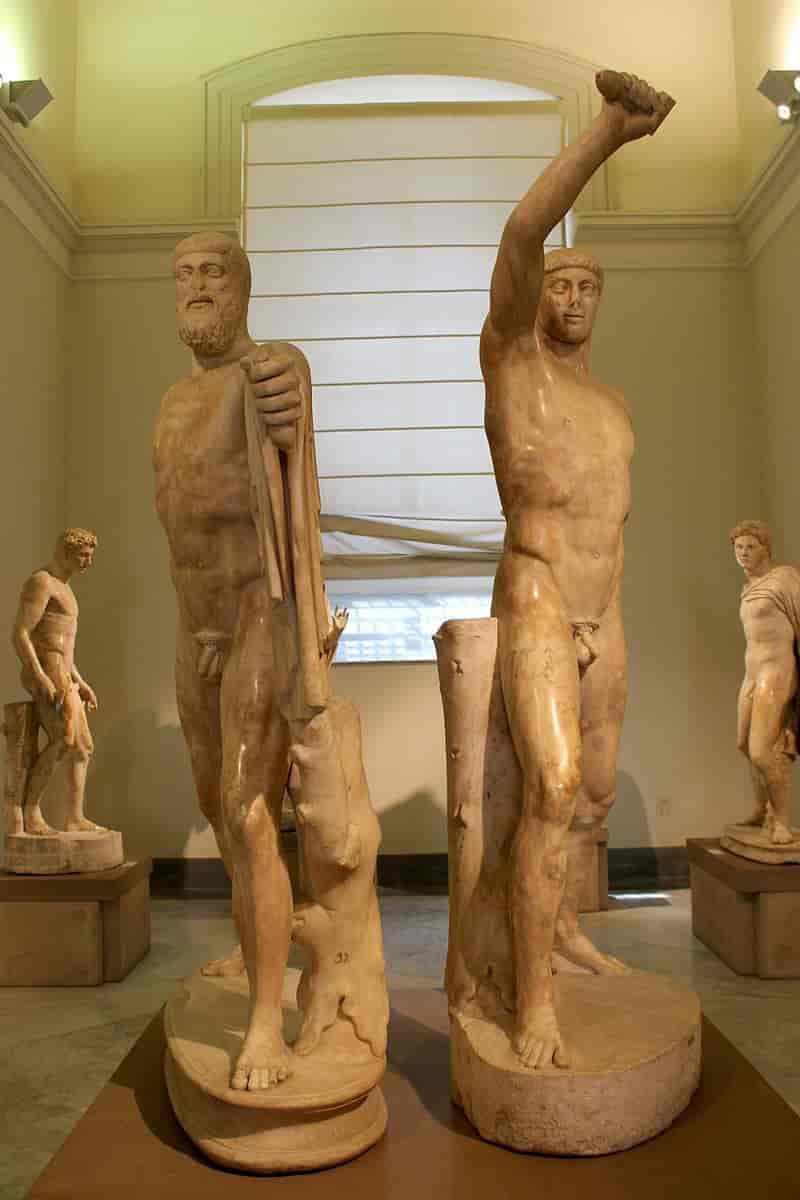 Harmodios og Aristogetion, romersk marmorkopi. Det Nasjonale Arkaeologiske Museum i Napoli.