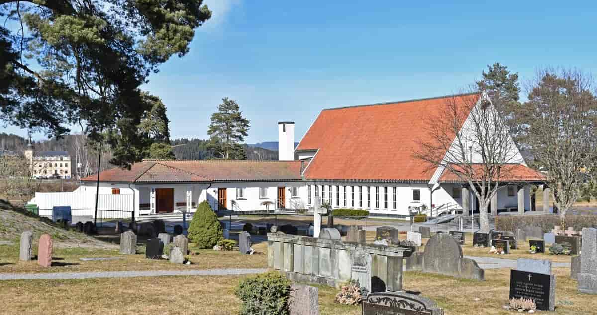 Ringerike krematorium sett fra Hønefoss kirkegård