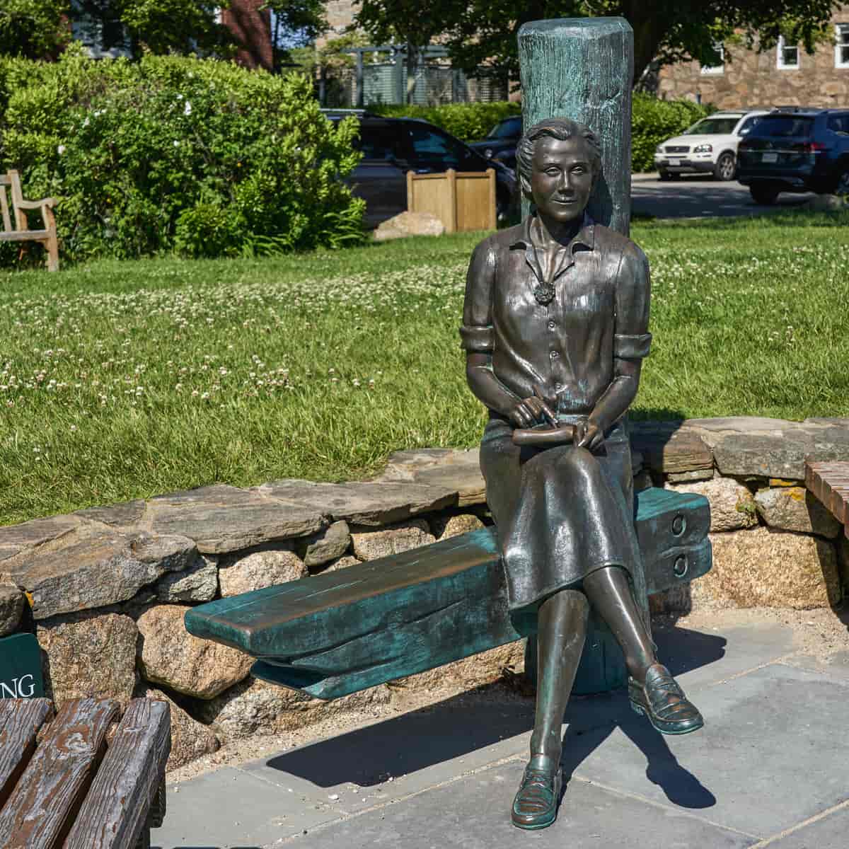 Statue av Rachel Carson i Woods Hole, Massachussetts