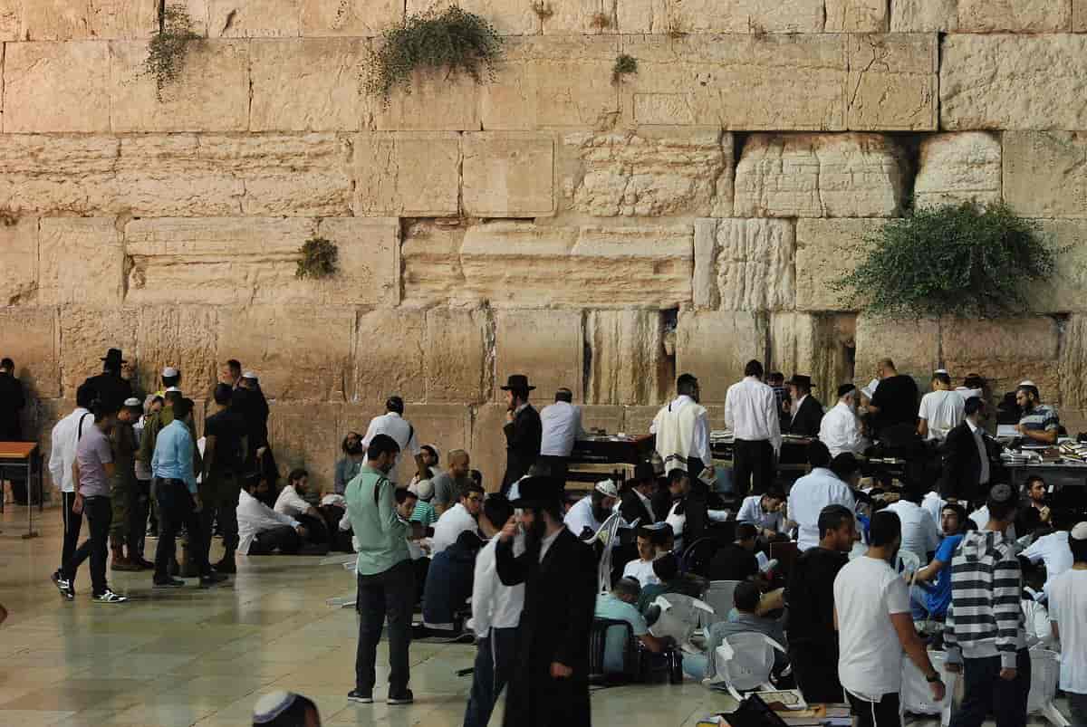 Tisha be-av ved Vestmuren i Jerusalem.