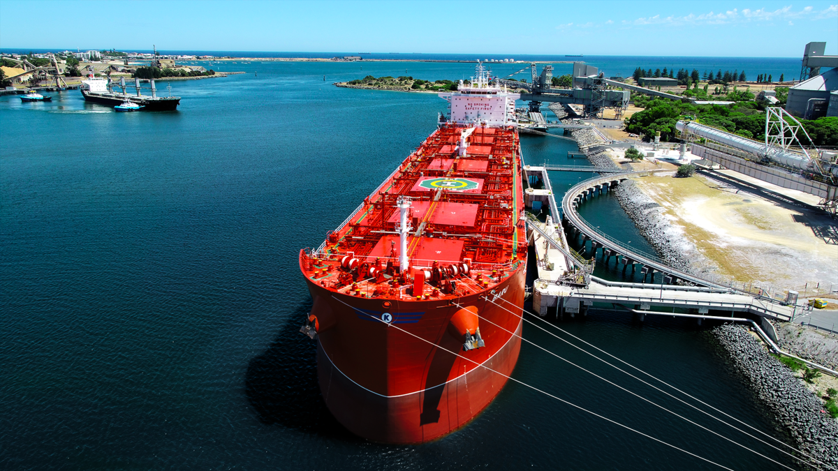 MV Baru, bulk-/ oljeskip, 82.500 dwt levert 2019