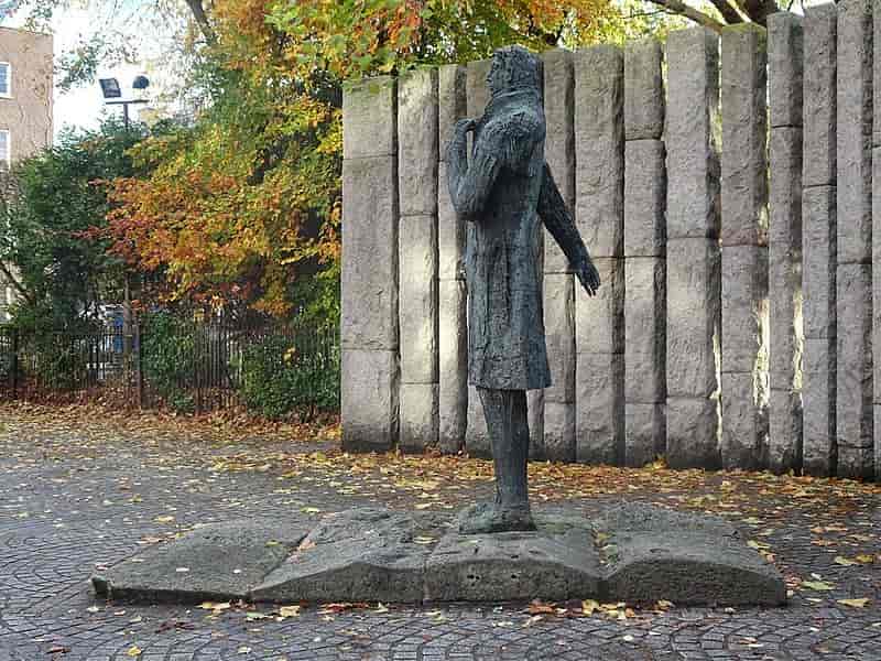 Bilde av statuen av Wolfe Tone utenfor parken St. Stephen's Green i Dublin