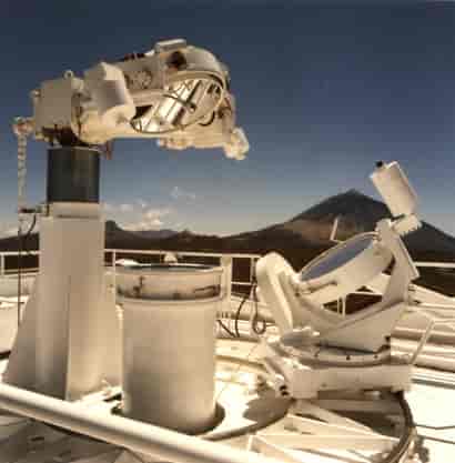 Heliostaten, også kalt cølostat, på toppen av det tyske solteleskopet på Teide-observatoriet, Tenerife, Kanariøyene.