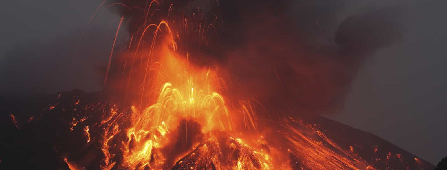 Vulkanutbrudd i Japan. Vulkanen Sakurajima.